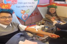 Hàng nghìn người tham dự "lễ hội Xuân Hồng 2014"