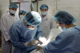 Phẫu thuật mắt cho hơn 40 trẻ em Vĩnh Phúc có hoàn cảnh đặc biệt