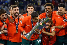 Ronaldo sẵn sàng... gãy chân vì tuyển Bồ Đào Nha