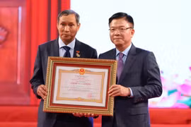HLV Mai Đức Chung được trao tặng danh hiệu Anh hùng Lao động
