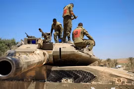 Xe tăng Israel tấn công các mục tiêu của Hamas ở Dải Gaza
