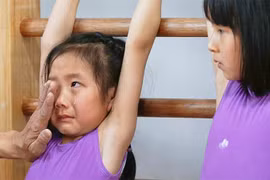 [ẢNH] Vận động viên nhí Trung Quốc đổi máu và nước mắt cho ‘giấc mơ vàng' Olympic
