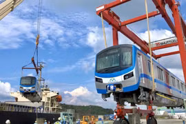 [CLIP] Cận cảnh đoàn tàu metro đầu tiên của TP.HCM