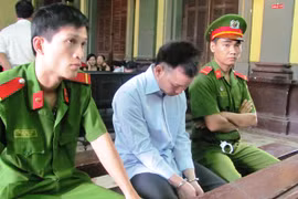 Rưới xăng đốt xác nhân tình vì sợ mách vợ