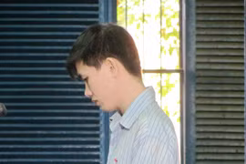Đâm chết bạn nhậu vì "muốn mẹ được ngủ ngon"