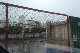Lao xuống cầu vượt đường Láng đang thi công, một người tử vong