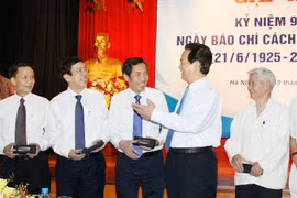 Thủ tướng Nguyễn Tấn Dũng gặp gỡ, chúc mừng những người làm báo Việt Nam
