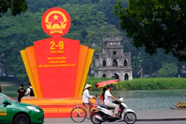 Hà Nội rực sắc cờ hoa mừng kỷ niệm Cách mạng Tháng Tám và Quốc khánh 2-9