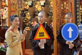 Tuyên truyền an toàn giao thông tới các tăng ni, phật tử trên địa bàn Hà Nội
