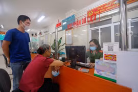 Công an Hà Nội căng mình trong "chiến dịch" cấp CCCD gắn chíp và tài khoản định danh điện tử