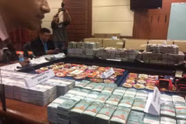Malaysia thu giữ lượng tiền mặt kỷ lục tại nhà quan tham