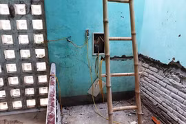 Bị điện giật khi đang sửa nhà 1 người chết, 2 người bị thương