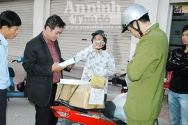 Mạo danh cán bộ thuế “ép” doanh nghiệp mua sách 