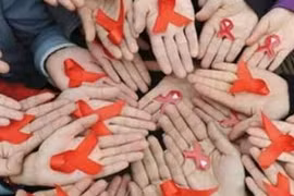 Bác sĩ ăn chặn tiền hỗ trợ bệnh nhân HIV