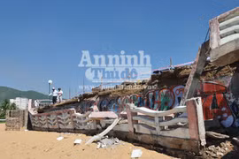 Sập thành cầu Eo Nín Thở, 3 sinh viên bị thương