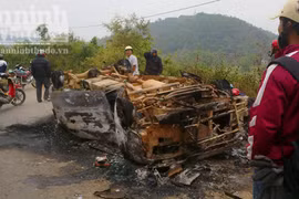 Xe ô tô 7 chỗ bốc cháy bí ẩn giữa đêm khuya