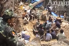 Bắt quả tang và tạm giữ 13 đối tượng khai thác vàng trái phép