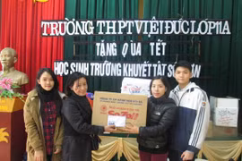 Cô trò trường THPT Việt Đức: Gieo yêu thương những ngày Tết đến
