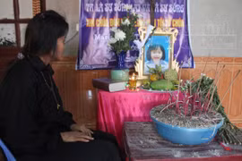 Truy tìm 3 thanh niên đi xe máy đâm cháu bé 6 tuổi tử vong rồi bỏ trốn