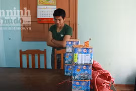 Phát hiện 16 bánh cần sa khô giấu trong loa âm ly