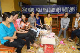 Đắng lòng, giáo viên vùng lũ ăn mì tôm sống mừng ngày 20-11
