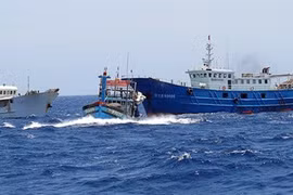 Xuất hiện tàu "quả lê" Trung Quốc, rất nguy hiểm