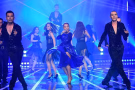 Đoan Trang mang vũ điệu latin nóng bỏng lên sân khấu Bước nhảy hoàn vũ nhí