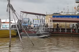 Bất chấp lệnh cấm, tàu cao tốc vẫn đưa 40 hành khách ra đảo
