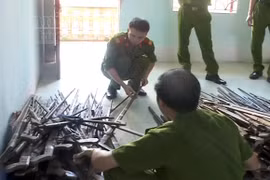 Trộm súng, bắn vợ trọng thương vì nghi ngoại tình