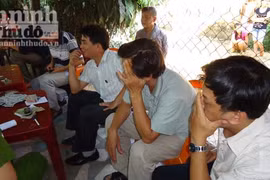 Công chức nhà nước bỏ làm, đi đánh bạc