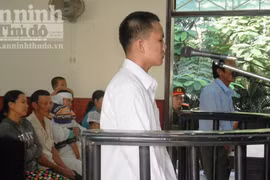 10 năm tù cho kẻ thủ dao, giết người tại sân bóng chuyền