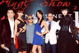 Hà Anh táo bạo khoe ngực và eo tại chung kết Next Top Model