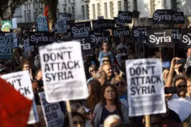 Anh buộc phải trì hoãn tấn công Syria