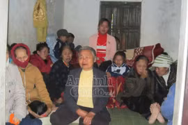 Sóng đánh chìm tàu, 10 ngư dân mất tích