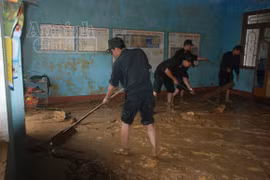 Giáo viên vùng lũ nào dám mơ hoa ngày 20-11