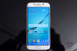 Samsung Galaxy S6 Edge bị đập chan chát vẫn “không xi nhê”