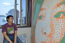 "Vẽ" người trong mộng bằng khối rubik