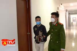 Chân dung " tú ông" chuyên môi giới mại dâm qua mạng xã hội