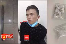 Bị kiểm tra, đối tượng mua bán trái phép chất ma tuý dùng dao nhọn chống trả