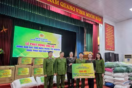 Nghĩa tình ấm áp gửi tới đồng bào miền Trung - Tây Nguyên bị ảnh hưởng do mưa lũ