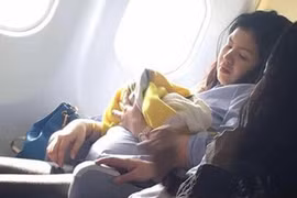 Chào đời trên máy bay