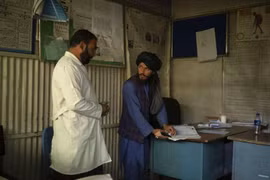 Nghịch lý ở các cơ sở y tế Afghanistan khi Taliban tiếp quản 
