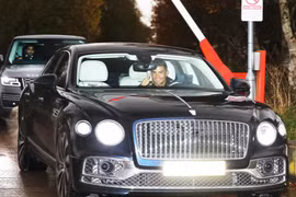 Ronaldo sắp phải 'vứt xó' bộ sưu tập siêu xe vì HLV Rangnick