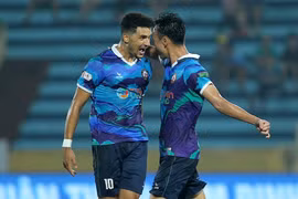 Thắng trên sân Nam Định, Bình Định bám đuổi gắt gao Hà Nội FC