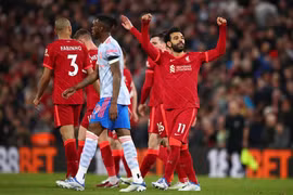 MU thua thảm Liverpool, hụt hơi đua top 4