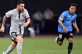 'Messi Thái' vô hại khi chạm trán Messi 