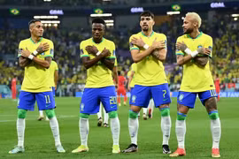 Nhảy samba quyến rũ, Brazil vào tứ kết gặp Croatia