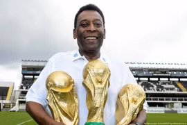 Sự nghiệp lẫy lừng của 'Vua bóng đá' Pele qua ảnh