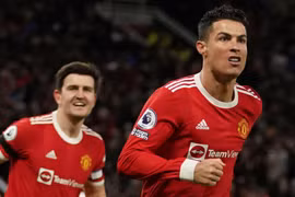 Lập hattrick siêu đẳng, Ronaldo đi vào lịch sử bóng đá
