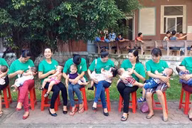 Một ông bố nuôi con bằng… sữa mẹ và ngân hàng sữa mẹ đầu tiên ở Việt Nam
